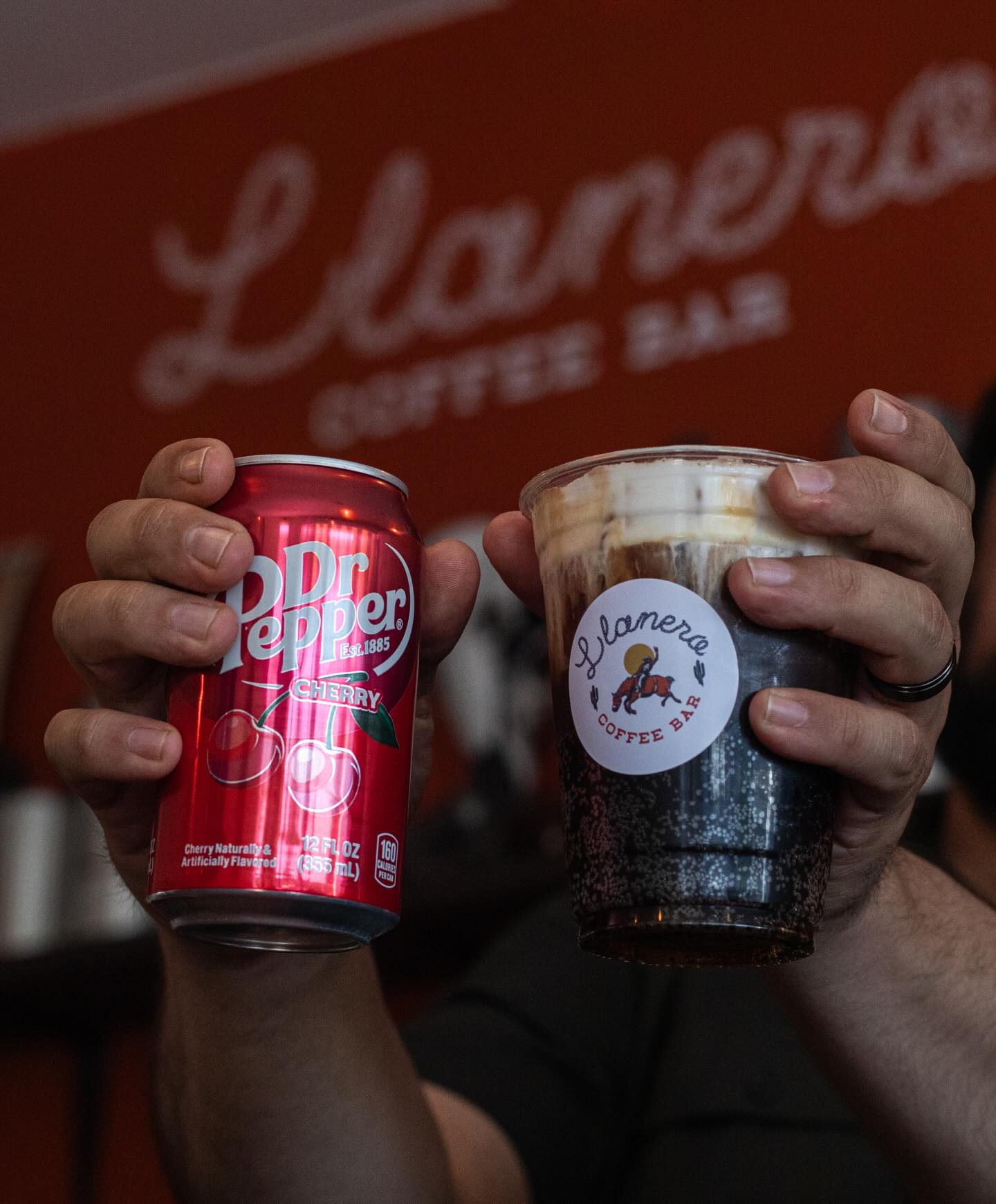 El Dinamita — Dr. Pepper Cherry con espresso encima y foam de vainilla. La