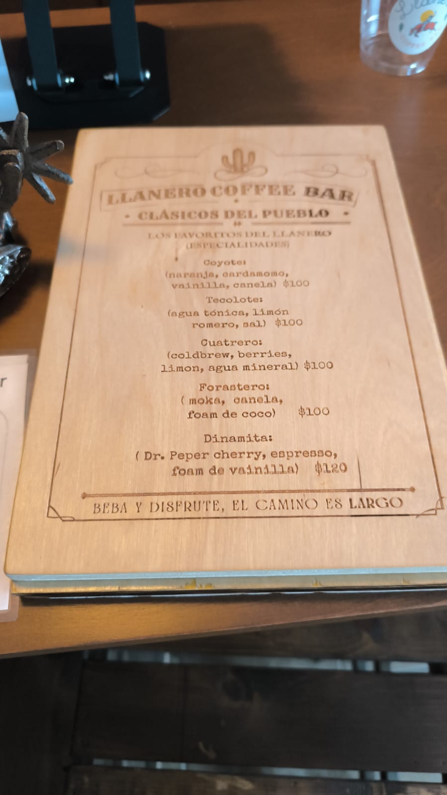 Interior Llanero Coffee Bar — café de especialidad Tijuana, lugar de encuentro